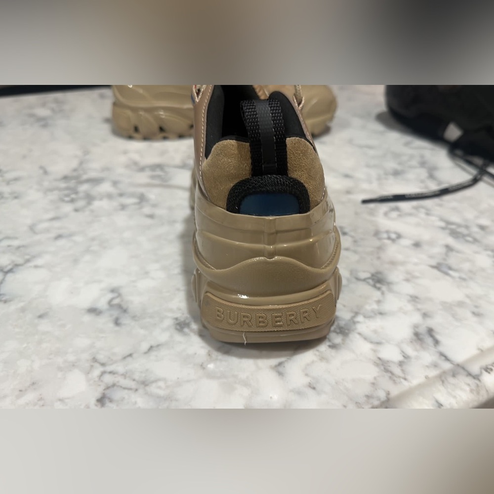 Burberry women's sneakers - Picture 5 of 9